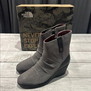 Women’s The North Face Bridgetown Wedge Zip boots size 6 gray